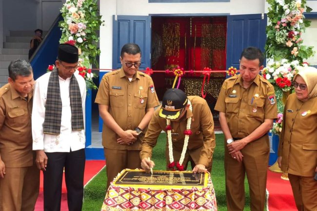 Wali Kota Hendri Septa Resmikan RKB SMPN 28 Padang 