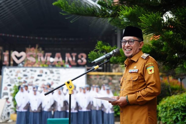 Irup Di SMAN 3 Batusangkar, Bupati Eka Putra: Budayakan Disiplin 