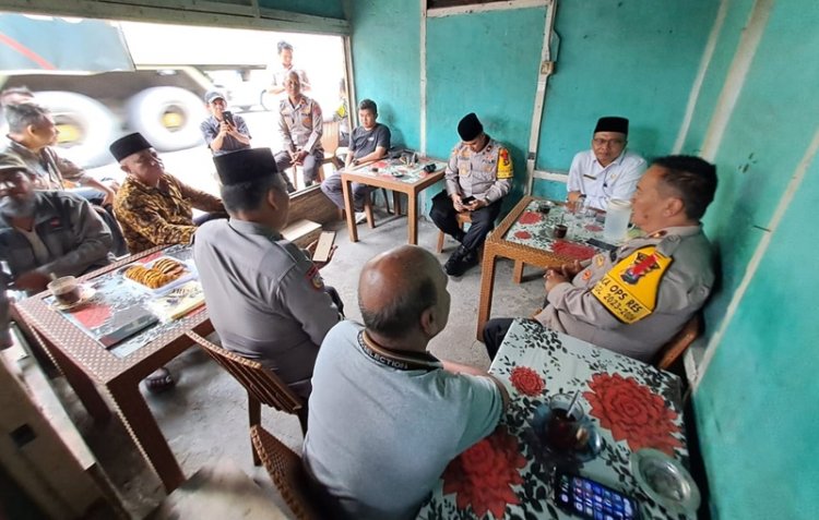 Jumat Curhat, Wakapolres Sampaikan Pesan Kamtibmas dan Himbauan Pemilu Damai di Nagari Selayo