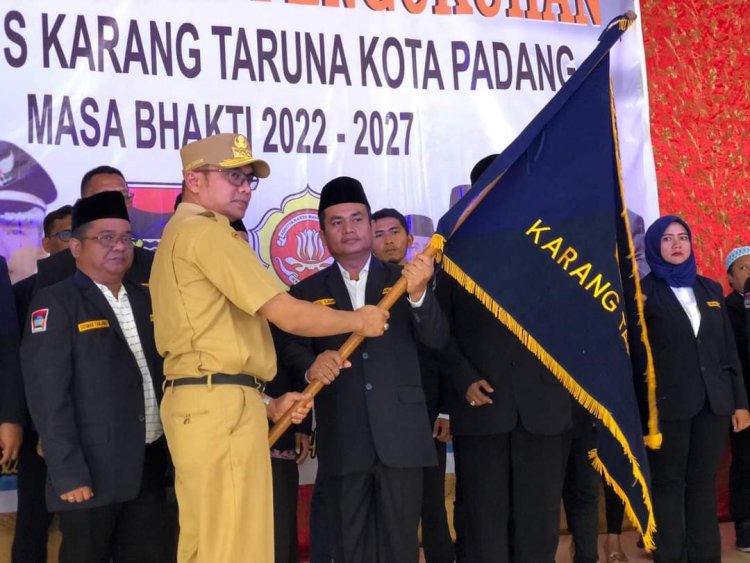 Wali Kota Padang Kukuhkan Pengurus Karang Taruna Periode 2022 - 2027