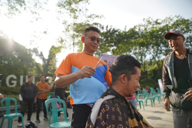 Potong Rambut Bayar Seiklasnya: Kolaborasi Rumah Zakat Kalbar  Bersama 50 Barber, Wako Pontianak Puji Aksi Barber Peduli Palestina