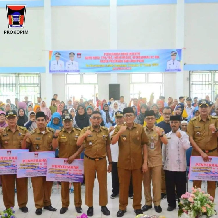 Pemko Padang Serahkan Dana Operasional Triwulan IV