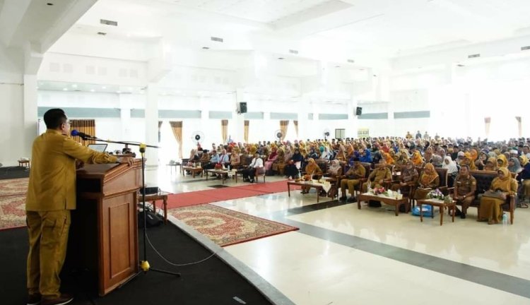 Bupati Eka Putra:  Guru Jangan Tersandung Hukum Karena Pungutan Tidak Resmi