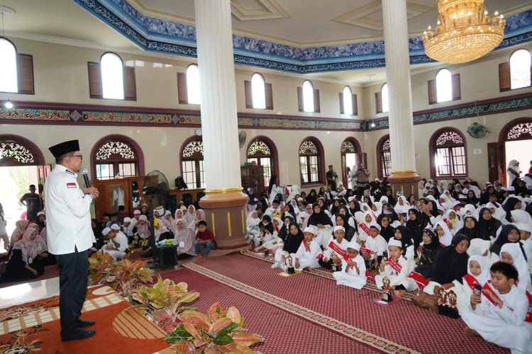 Hadiri Haflah Wakaf, Bupati Eka Putra: Waspadai Gadget Dan Handphone Pintar