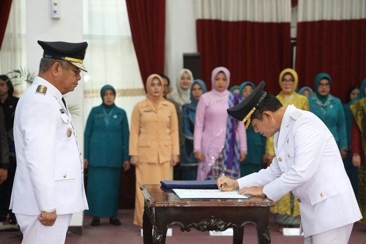 Resmi, Harisson Lantik Ani Sofian Menjadi Pj Walikota Pontianak