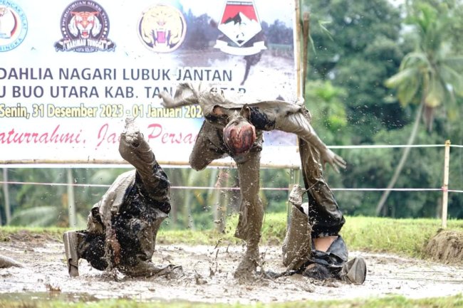 Bupati Eka Putra Apersiasi Festival Silek Baluluak Balanyah  Nagari Lubuk Jantan