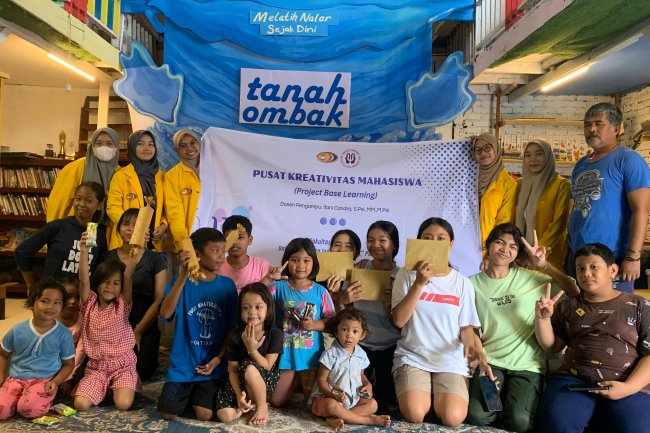 Fakultas Psikologi UPI Padang Sosialisasi  Kognisi Sosial di Rumah Baca Tanah Ombak