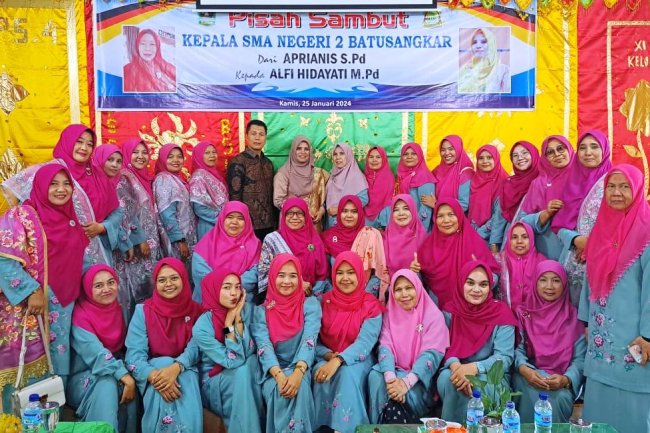 Dijabat Plt Selama 7 Bulan, Akhirnya SMA N 2 Batusangkar Miliki Kepsek Definitif