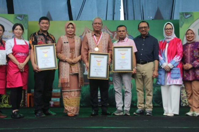 Kalbar Pecahkan Rekor MURI Pangkong Sotong