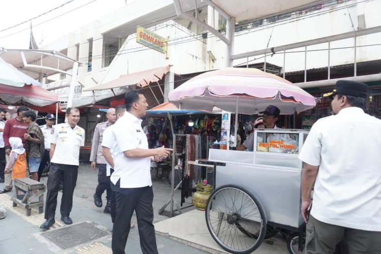 Ganggu Hak Pejalan Kaki Pj Wako Sonny Imbau PKL Tidak Gelar Dagangan di Trotoar 