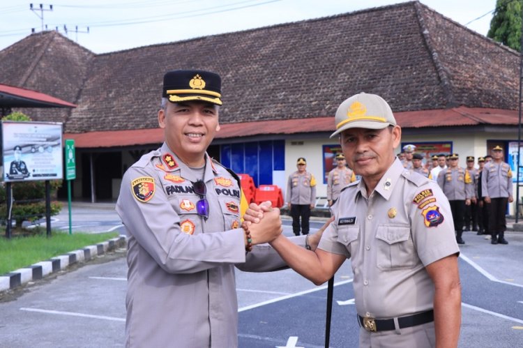 Kapolres solok kota pimpin upacara kenaikan pangkat personil ASN Polres Solok Kota