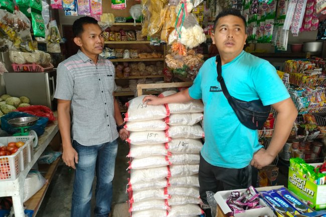Polres Solok Pantau Ketersediaan Beras di Sejumlah Kios Menjelang Ramadhan