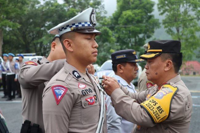 Waka Polres Solok Pimpin Apel Gelar Pasukan Operasi Keselamatan Lalu Lintas Singgalang 2024