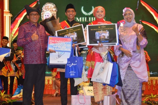 Ahmad Farid M dan Dila Sofira Uda dan Uni Wisata Kota Padang 