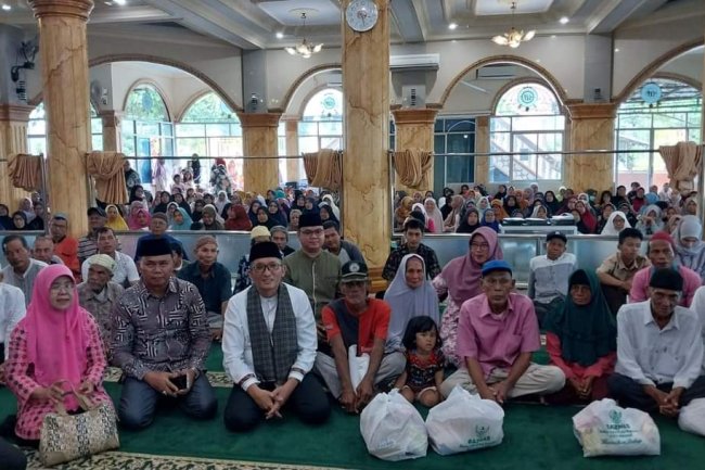 Walikota Hendri Septa Serahkan Bantuan Bagi 490 Mustahik di Kecamatan Padang Timur 