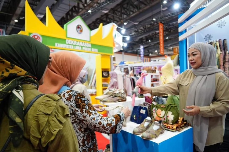 Stand Dekranasda Tanah Datar Di Serbu Pengunjung. Transaksi Capai Puluhan Juta