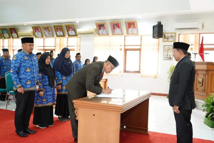 Bupati Eka Putra Lantik Pejabat Admistrasi. Renti Amelia Jabat Kabid Statistik dan Persandian Dinas Kominfo 