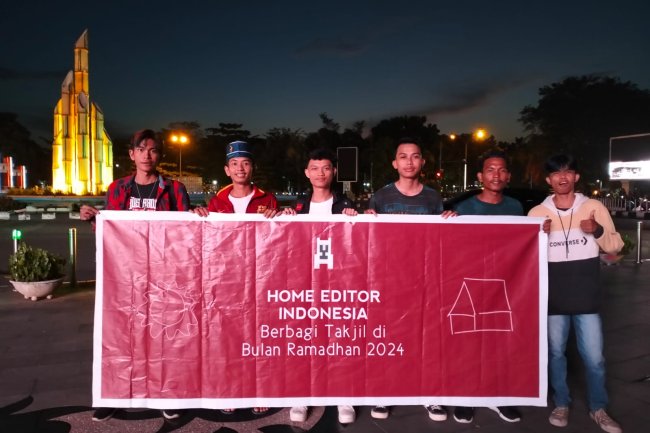 Rohmat Yusuf Bersama Team Homeditor.id Melakukan Kegiatan Berbagi Takjil di Bulan Ramadhan
