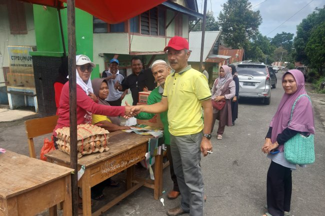 Warga Dan Jemaah Mushalla Al Jihad Perumahan Batutupang Bantu Korban Bencana Tanah Datar