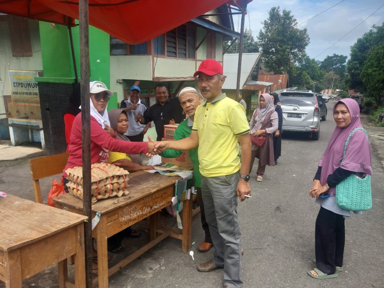 Warga Dan Jemaah Mushalla Al Jihad Perumahan Batutupang Bantu Korban Bencana Tanah Datar