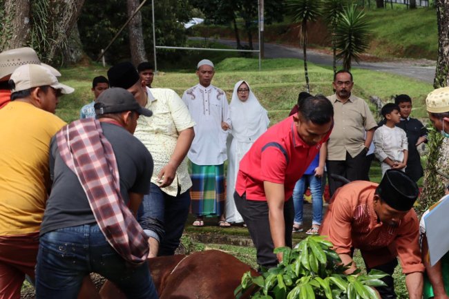 Gelar Shalat Idul Adha, Polres Solok Laksanakan Kurban 4 Sapi dan 2 Ekor Kambing