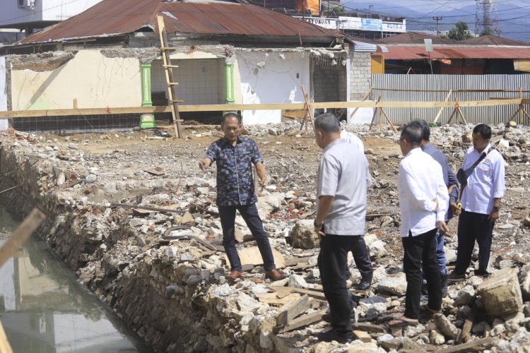 Wakil Ketua DPRD Efriyon Coneng dan Ketua komisi II, Rusnaldi Tinjau Pembangunan Masjid Sahara Kota Solok