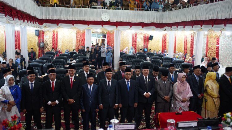 Ivoni Munir dan Armen Plani Pimpinan Sementara, 35 Anggota DPRD Kab. Solok Periode 2024 – 2029 Resmi Emban Amanah