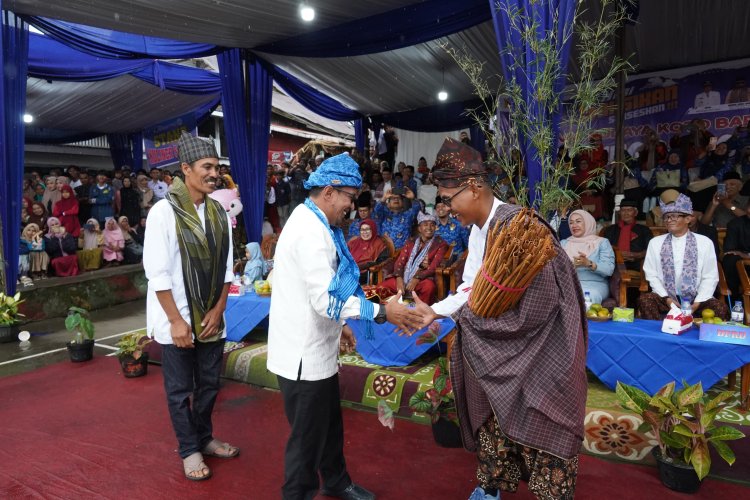 Festival Budaya Koto Baru "Basinggang" di Buka, Eka Putra Marosok Jual Kulit Manis