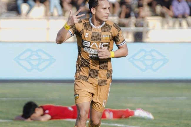 Keok! Semen Padang Dihajar Dewa United 1-8.  Egy Maulana Vikri Hattrick