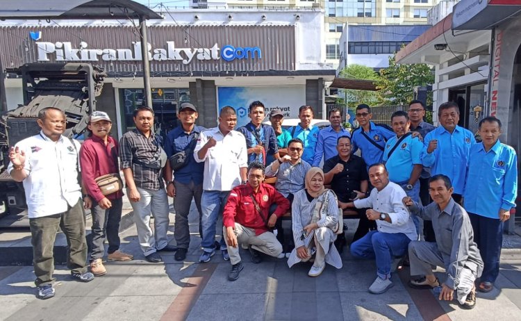 Berkontribusi Penyampai Informasi, Awak Media di Tanah Datar Studi Komparatif ke Bandung