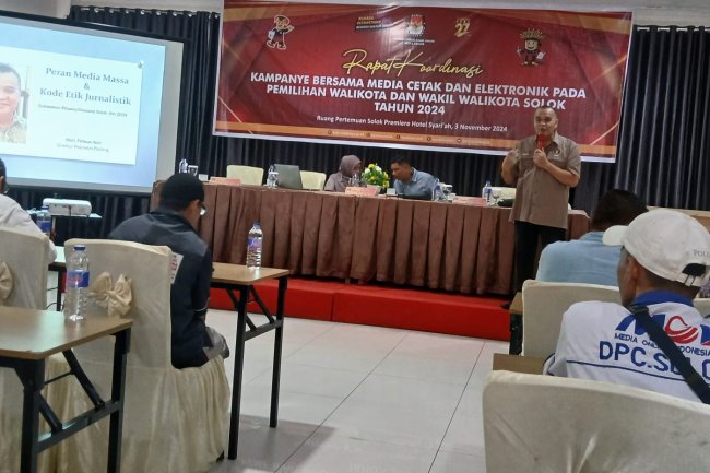 Hadirkan Sekretaris PWI Sumbar, KPU Kota Solok Sosialisasikan Aturan Kampanye Pilkada 2024 Dihadapan Wartawan