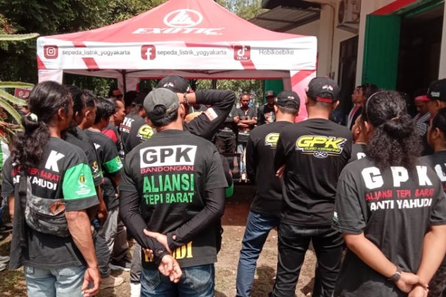 Kawal Kasus Pencabulan di Ponpes, GPK Aliansi Tepi Barat Kembali Datangi Pengadilan Negeri Mungkid