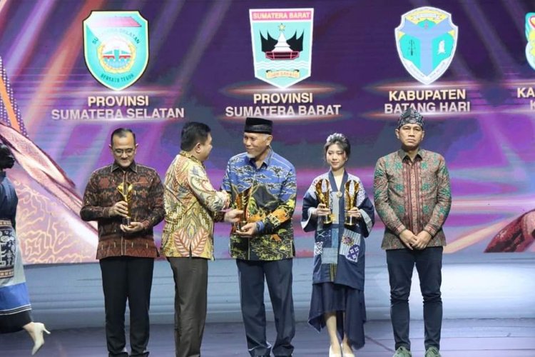 Bukan Kaleng-Kaleng! Ini Daftar Penghargaan yang Diterima Mahyeldi Sepanjang 2024