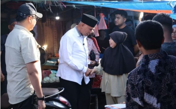 Blusukan ke Pasar Pagi Rimbo Kaluang,  Mahyeldi Disambut Hangat Pedagang dan Warga