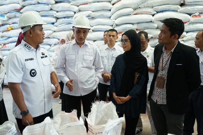 Jelang Nataru 2024 Wabup JFP Kunjungi Gudang Bulog Koto Baru