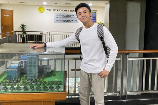 Dari Layar Lebar ke Kampus, Indra Jaylani Capai IPK Mengagumkan