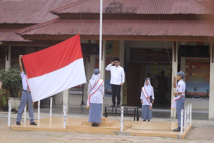 Ketua DPRD Kota Solok, Fauzi Rusli Ajak Siswa SMKN 1 Solok Bijak dalam Menggunakan Medsos 