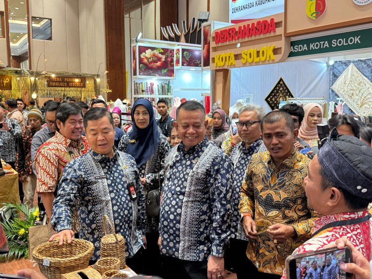Pemkab Solok Ikuti International Handicraft Trade Fair 2025