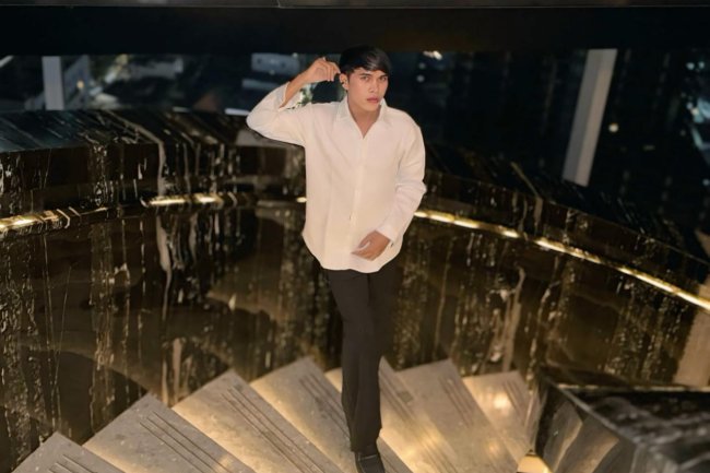 Selebgram Holly Ahon Rayakan Hari Spesial di Park Hyatt Jakarta