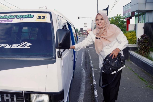 Hidupkan Transportasi Lokal, ASN Pemko Padang Panjang Saban Rabu Naik Angkot