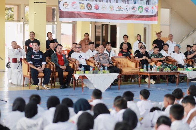 Meriah! Sedikitnya 900 Atlet Ikuti  Apel Akbar Beladiri Kota Solok 2025