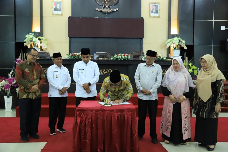 Empat Fraksi DPRD Kota Solok Setujui Ranperda Pertanggungjawaban Pelaksanaan APBD Kota Solok 2024 Menjadi Peraturan Daerah