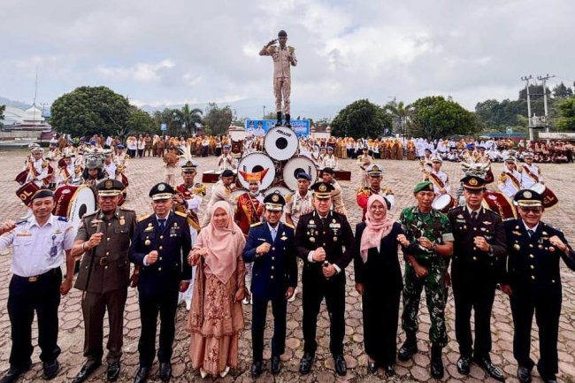 Semarak, Atraksi Marching Band Poltekpel Sumbar Semangati Peringatan Harhubnas ke 55 di Arosuka