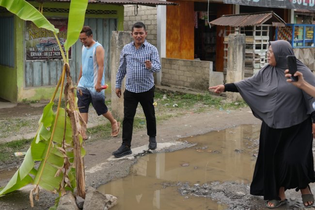 Sempat Viral Karena Ditanami Pisang, Kerusakan Jalan Sawah Ampang Muaro Paneh Bakal Diperbaiki (?)