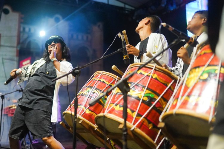 Kota Solok Membludak. Sanggar Darak Badarak Hoyak Alek Rang Solok Baralek Gadang