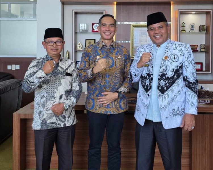 Sambangi Sekda, Ketua PGRI dan Dewan Pendidikan Bahas Strategi Peningkatan Mutu Pendidikan Kab Solok