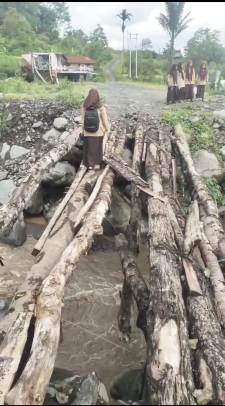 Pasca Galodo Marapi Jembatan Penghubung Jorong Batur Nagari Sungai Jambu Belum Diperbaiki
