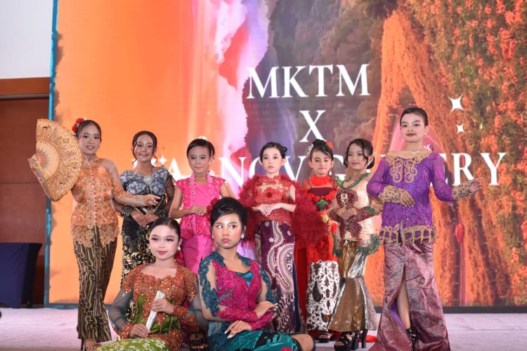 Jatim Light Tutup Rangkaian PRJ 2025 dengan Pagelaran Show Designer Nan Memukau