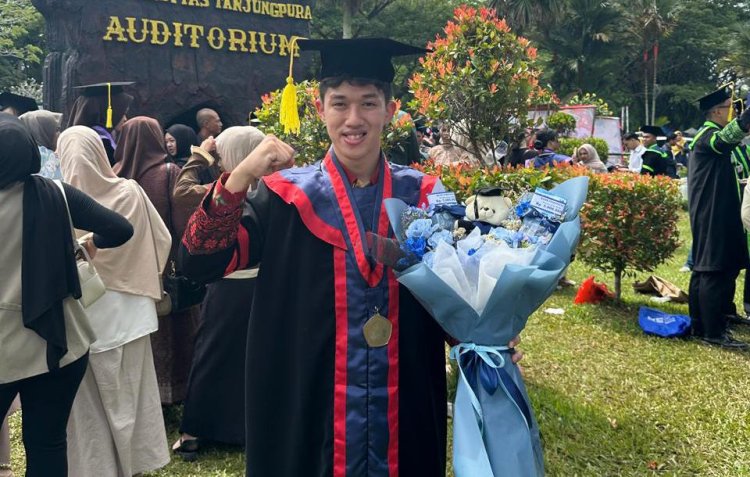 Promotor Combat Sport Kalbar, Alex Kristian, Raih Gelar Magister di Universitas Tanjungpura