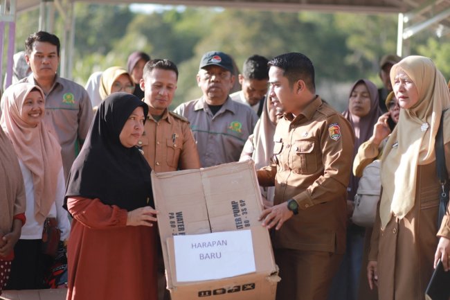 Perkuat Ketahanan Pangan, Walikota Solok Bantu Kelompok Tani dengan Delapan Mesin Pompa Air